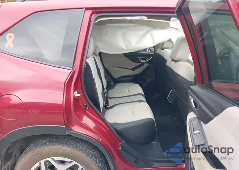 2019 Subaru Forester Premium z USA, uszkodzony, nr VIN JF2SKAEC9KH494943